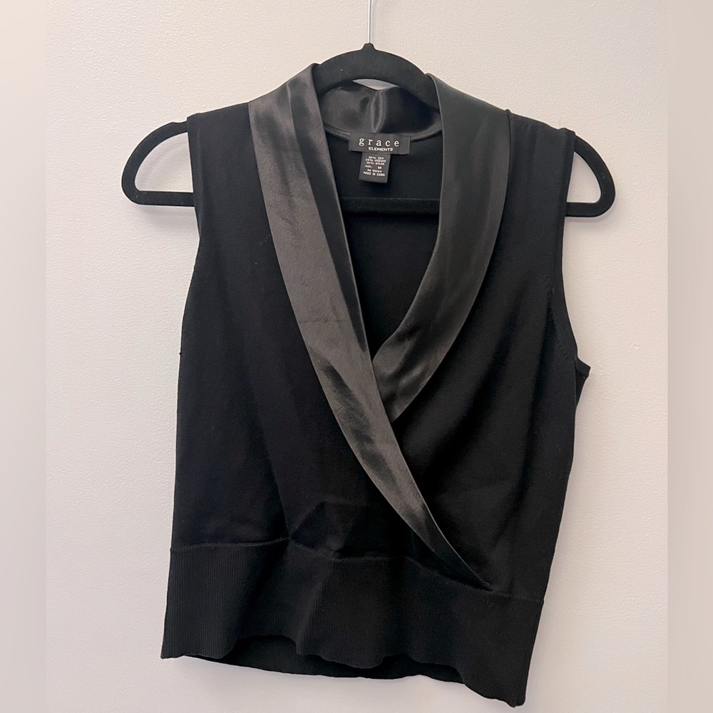 NWOT simply divine top with silk touches